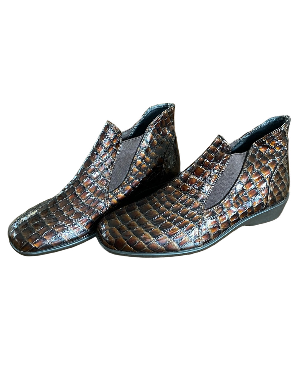 JOJO Women’s Brown Croc-Embossed Ankle Booties